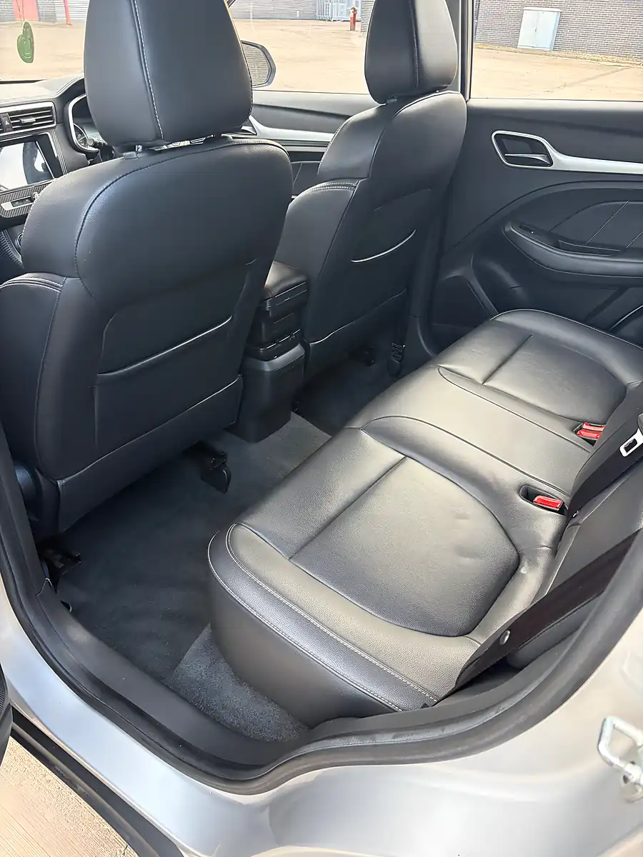 Used 2018 MG Zs Exclusive Silver - Interior and Exterior details 10
