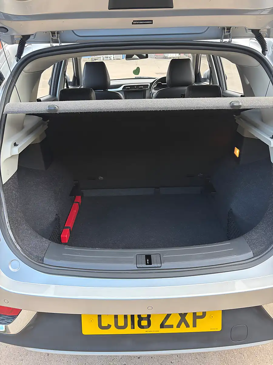 Used 2018 MG Zs Exclusive Silver - Interior and Exterior details 9