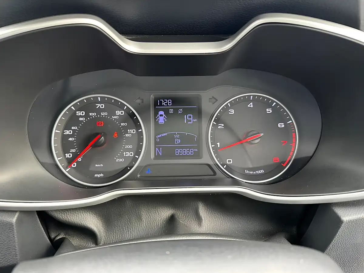 Used 2018 MG Zs Exclusive White - Interior and Exterior details 13