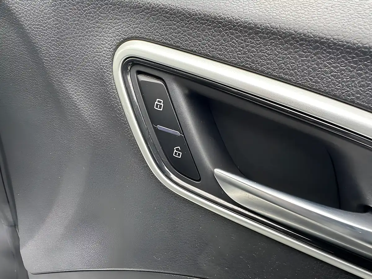 Used 2018 MG Zs Exclusive White - Interior and Exterior details 14