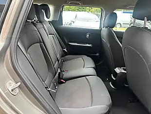 Used 2018 MINI Clubman Classic Silver - Interior and Exterior details 12