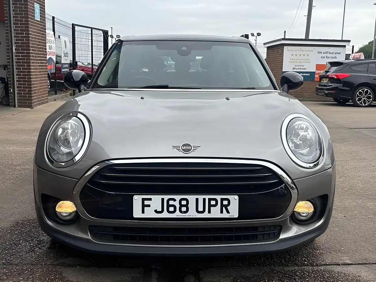 Used 2018 MINI Clubman Classic Silver - Interior and Exterior details 2