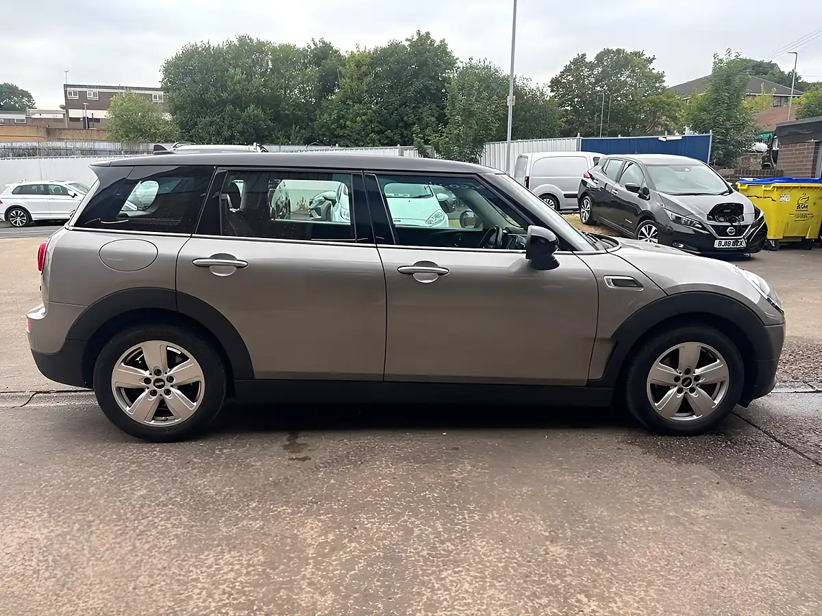 Used 2018 MINI Clubman Classic Silver - Interior and Exterior details 8