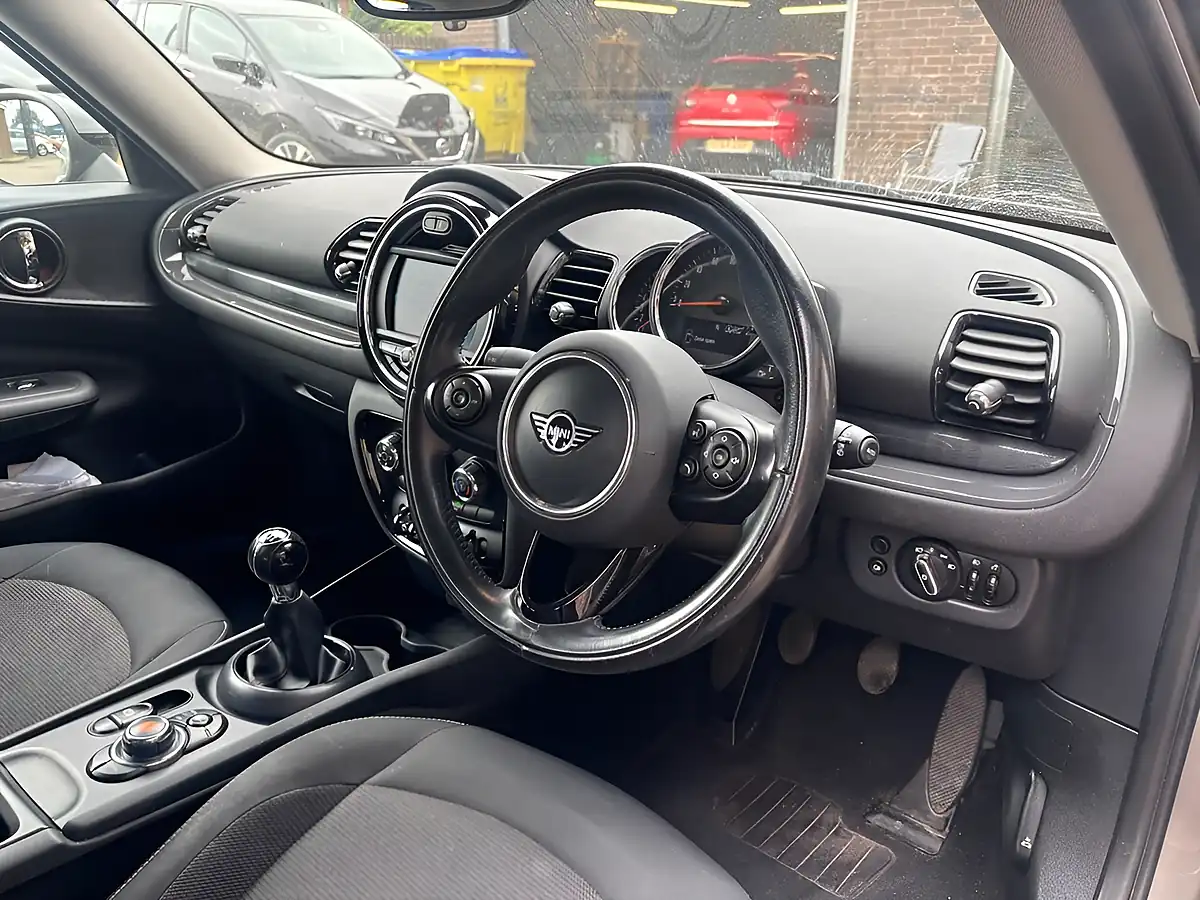 Used 2018 MINI Clubman Classic Silver - Interior and Exterior details 9