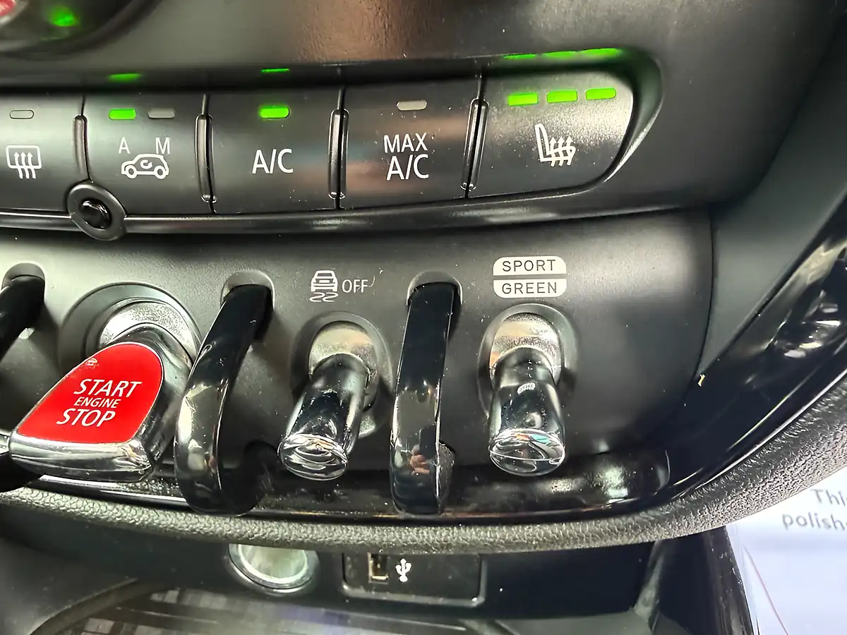Used 2018 MINI Clubman Cooper Black - Interior and Exterior details 12
