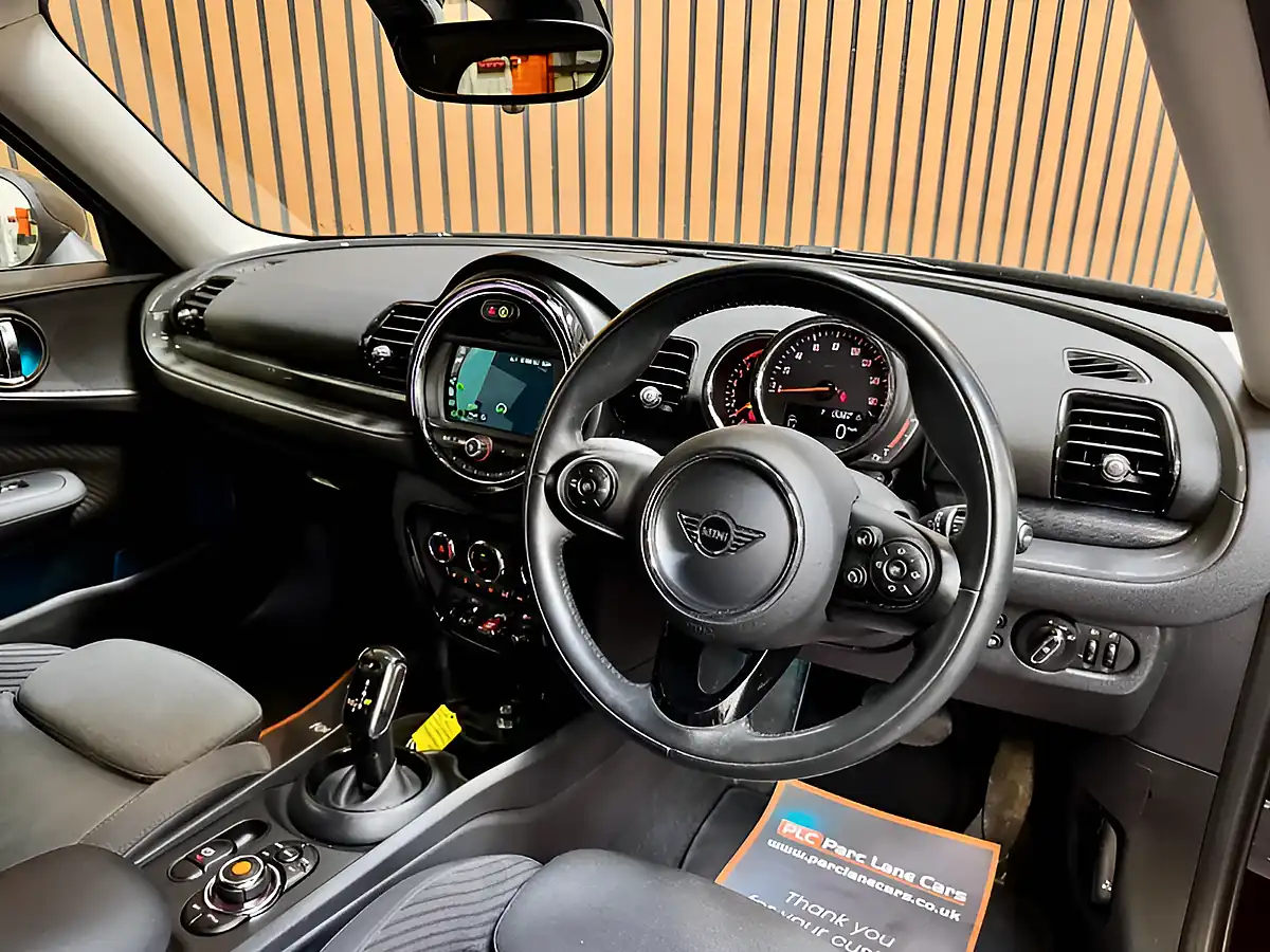 Used 2018 MINI Clubman Cooper Classic Pure Burgundy - Interior and Exterior details 13