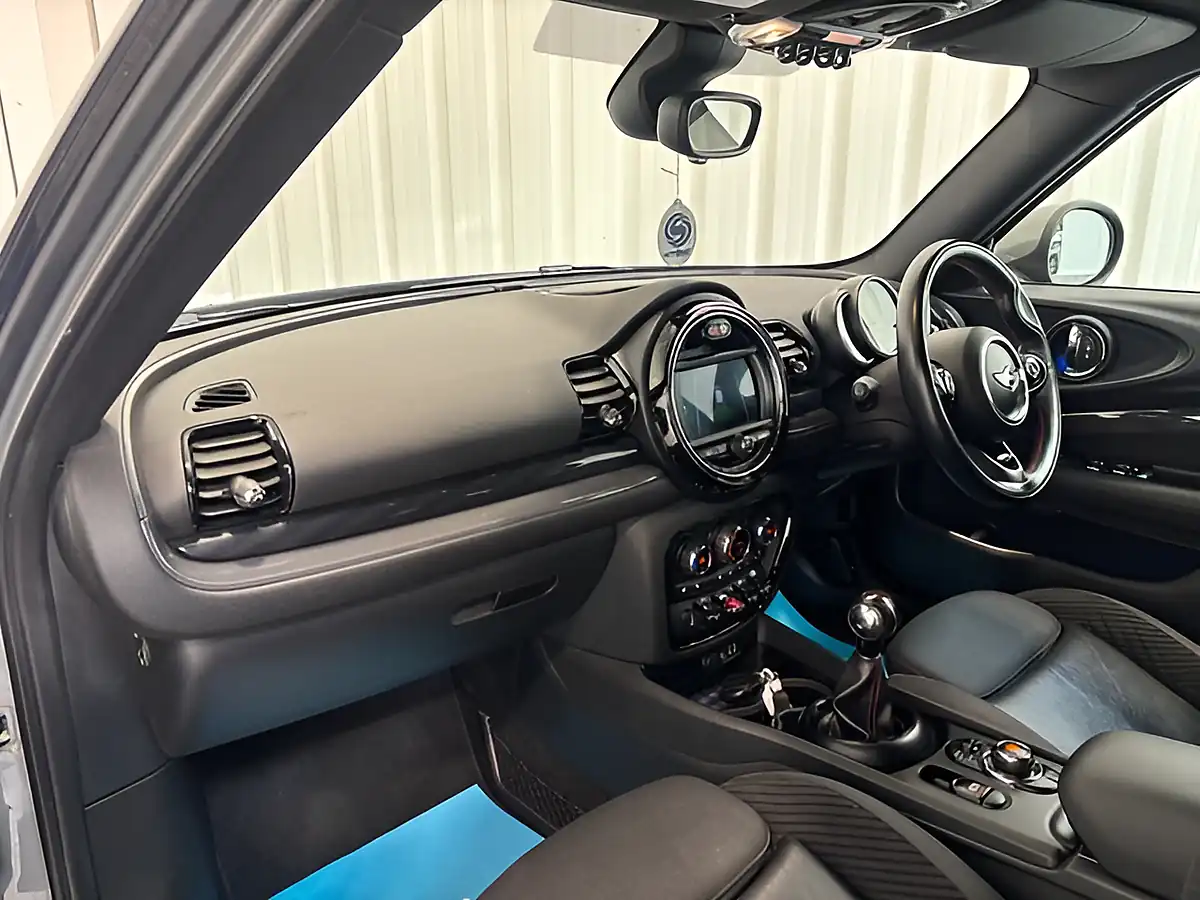 Used 2018 MINI Clubman Cooper Moonwalk Grey - Interior and Exterior details 10