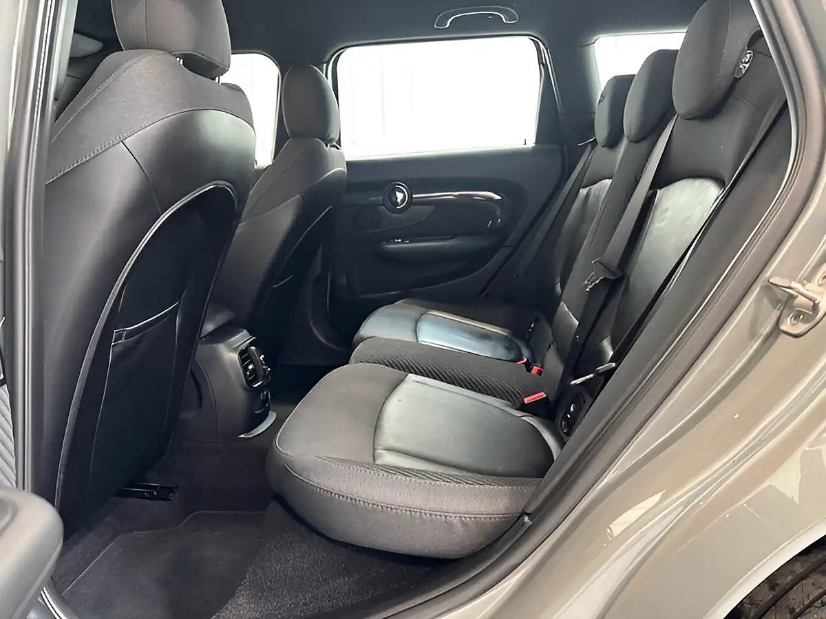 Used 2018 MINI Clubman Cooper Moonwalk Grey - Interior and Exterior details 12