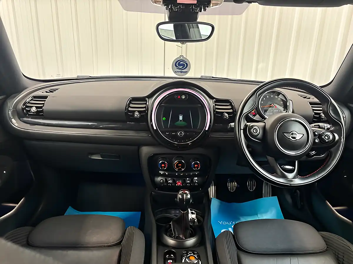 Used 2018 MINI Clubman Cooper Moonwalk Grey - Interior and Exterior details 13