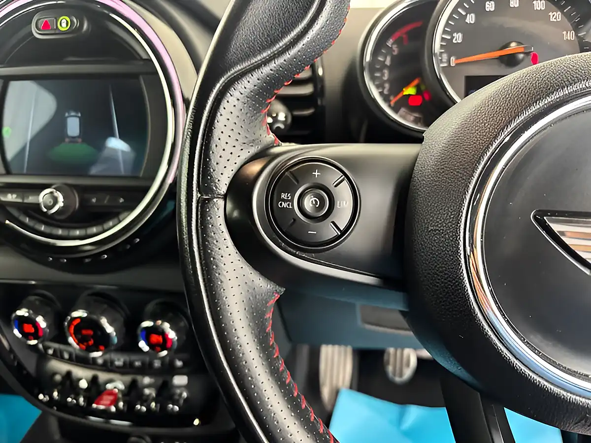 Used 2018 MINI Clubman Cooper Moonwalk Grey - Interior and Exterior details 15
