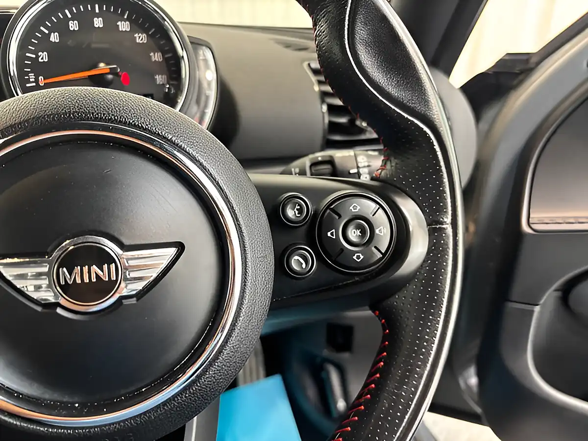 Used 2018 MINI Clubman Cooper Moonwalk Grey - Interior and Exterior details 16