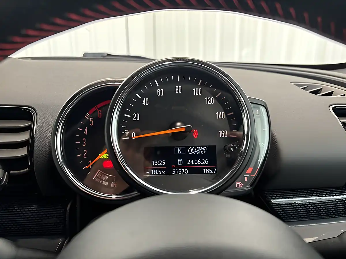 Used 2018 MINI Clubman Cooper Moonwalk Grey - Interior and Exterior details 17