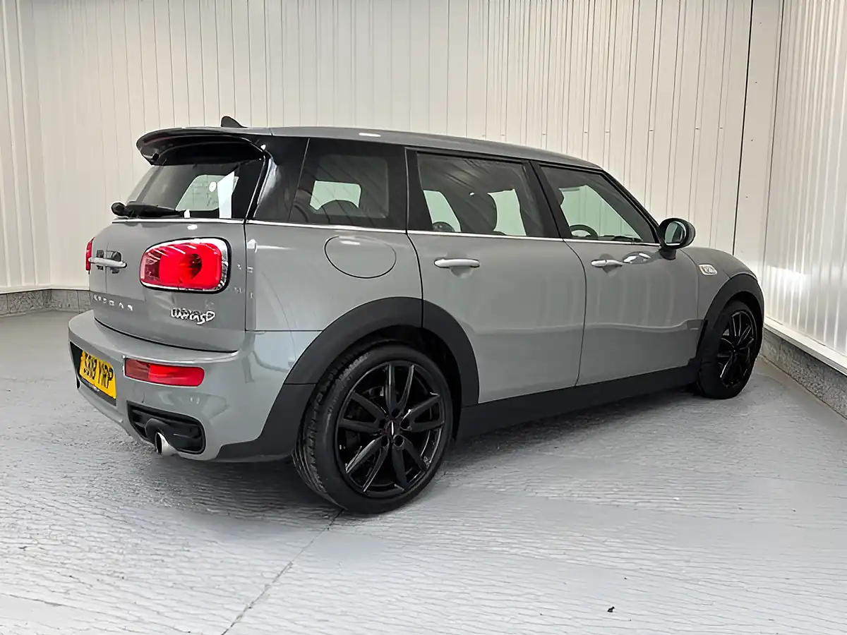 Used 2018 MINI Clubman Cooper Moonwalk Grey - Interior and Exterior details 6