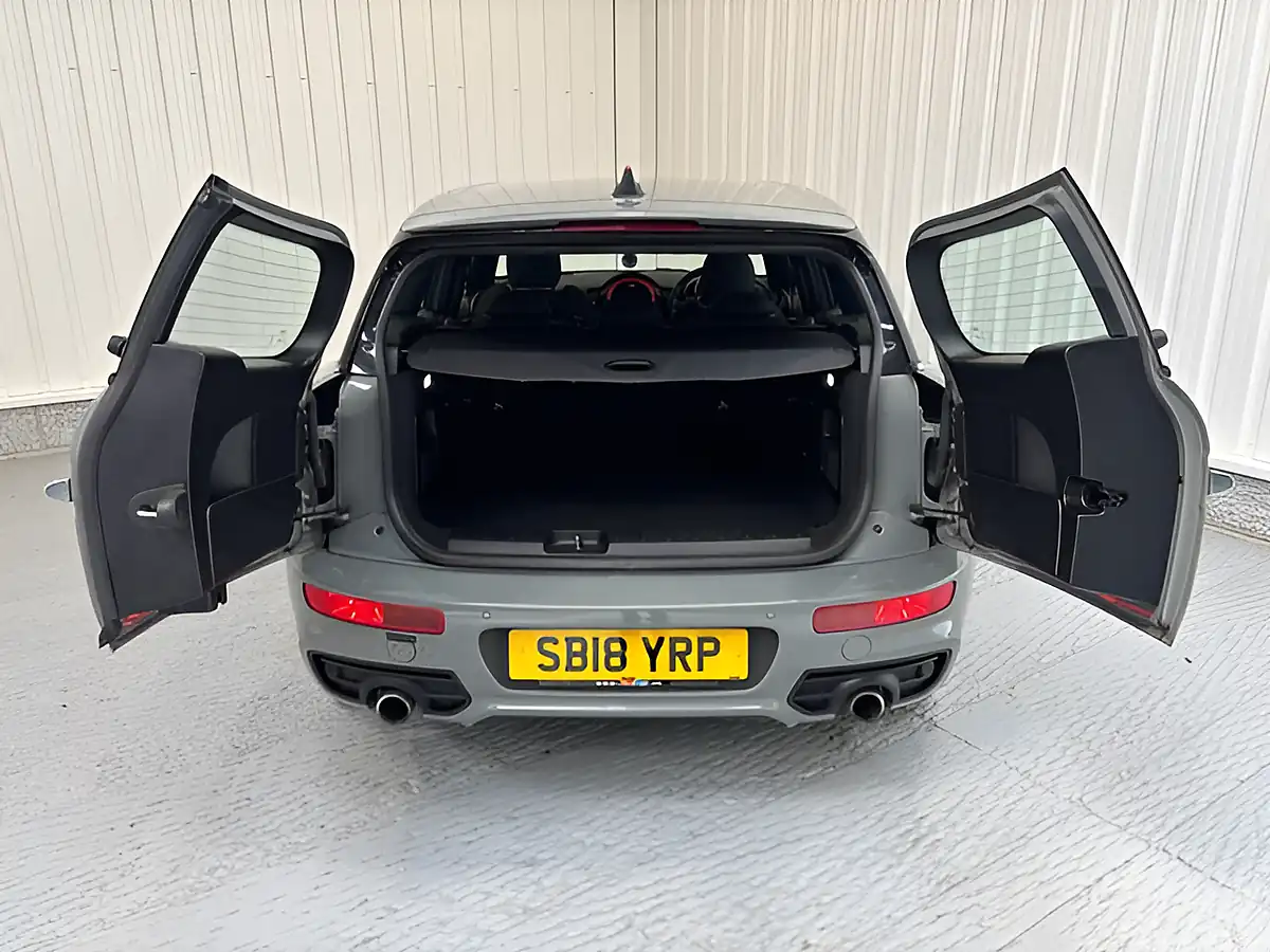 Used 2018 MINI Clubman Cooper Moonwalk Grey - Interior and Exterior details 7