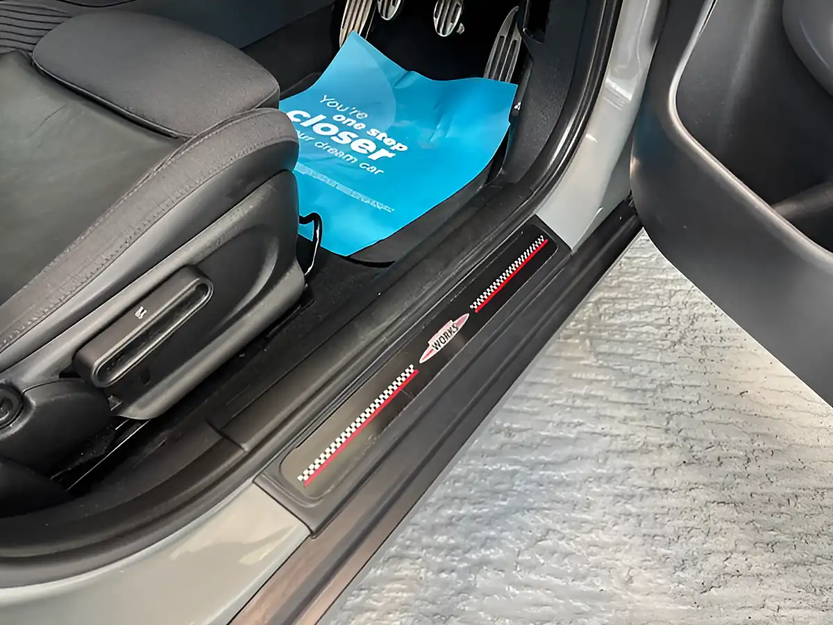Used 2018 MINI Clubman Cooper Moonwalk Grey - Interior and Exterior details 9