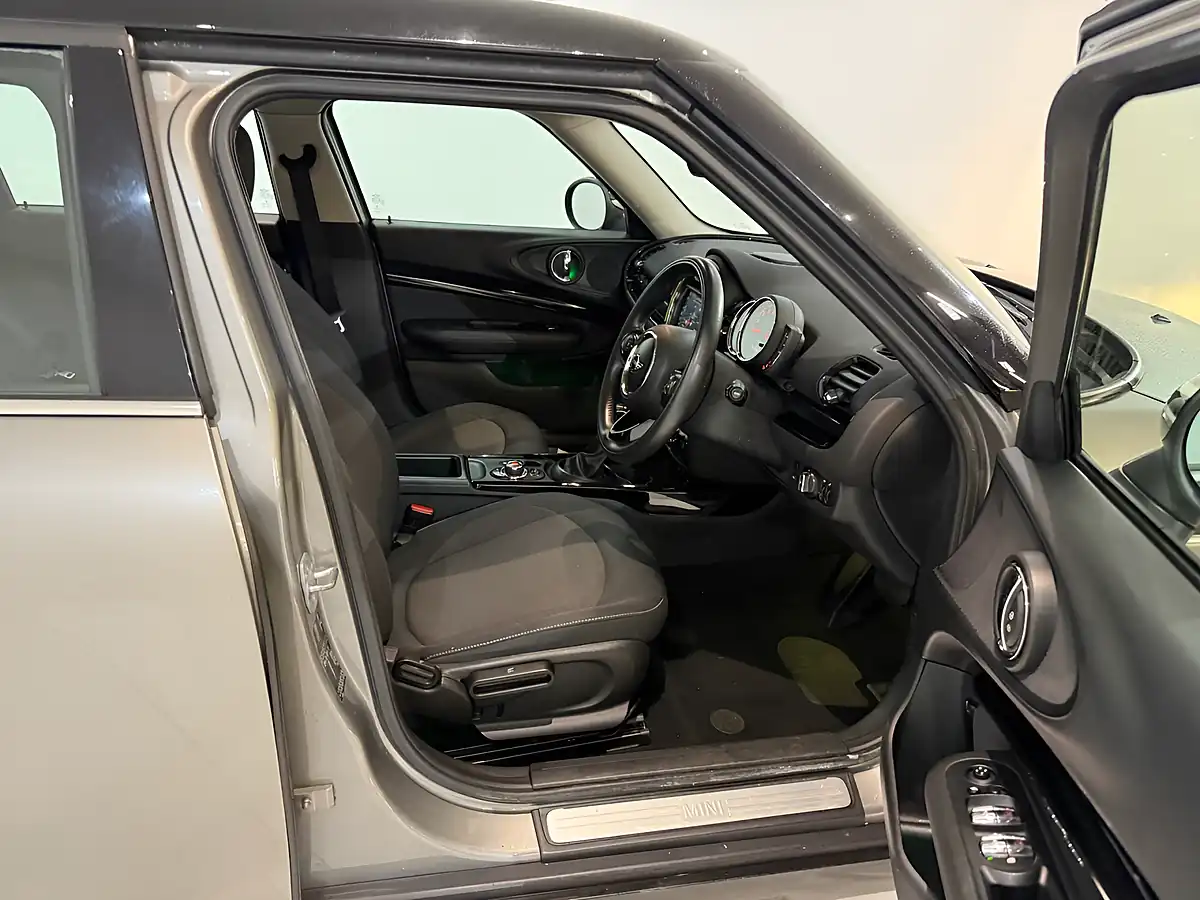 Used 2018 MINI Clubman Cooper Silver - Interior and Exterior details 18