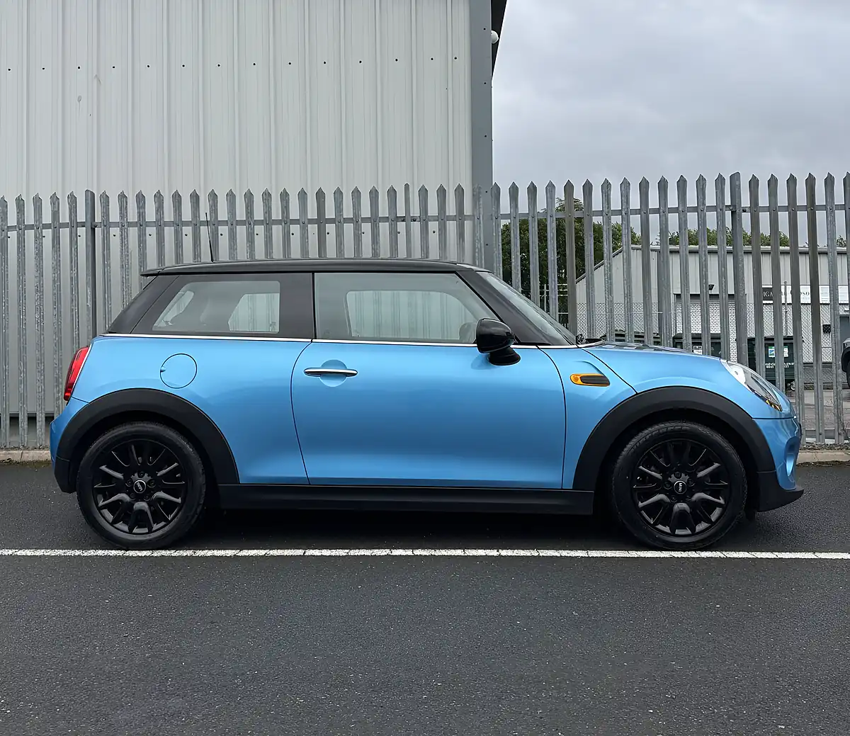 Used 2018 MINI Cooper Blue - Interior and Exterior details 7