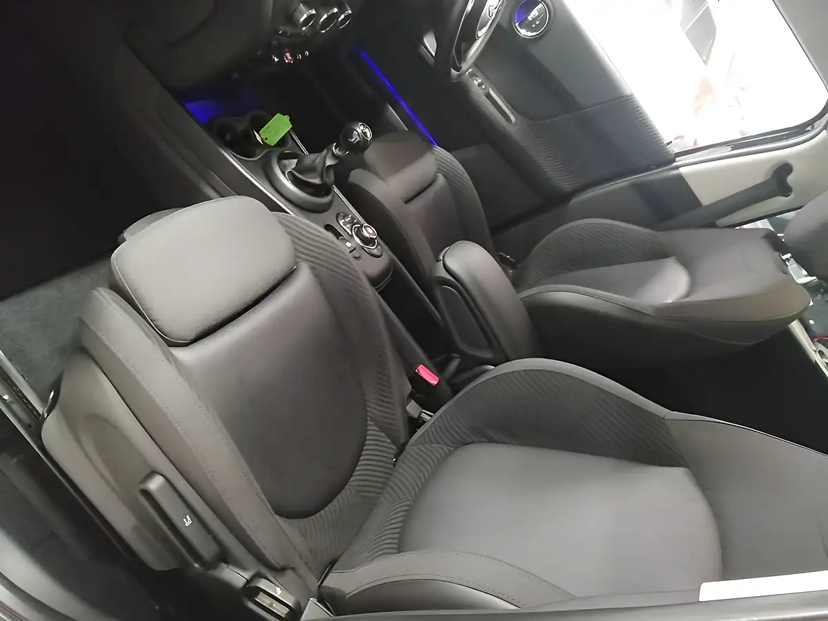 Used 2018 MINI Countryman Cooper Black - Interior and Exterior details 16