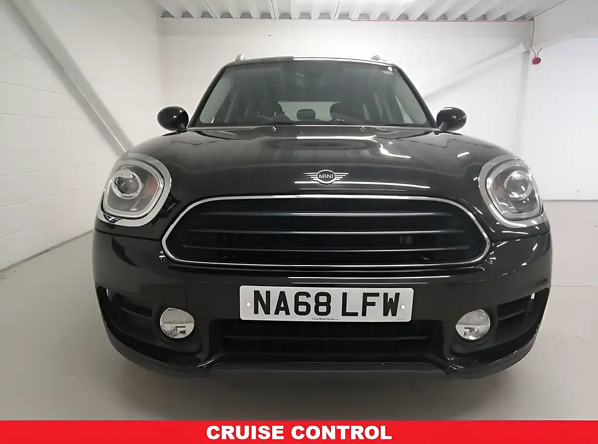Used 2018 MINI Countryman Cooper Black - Interior and Exterior details 4