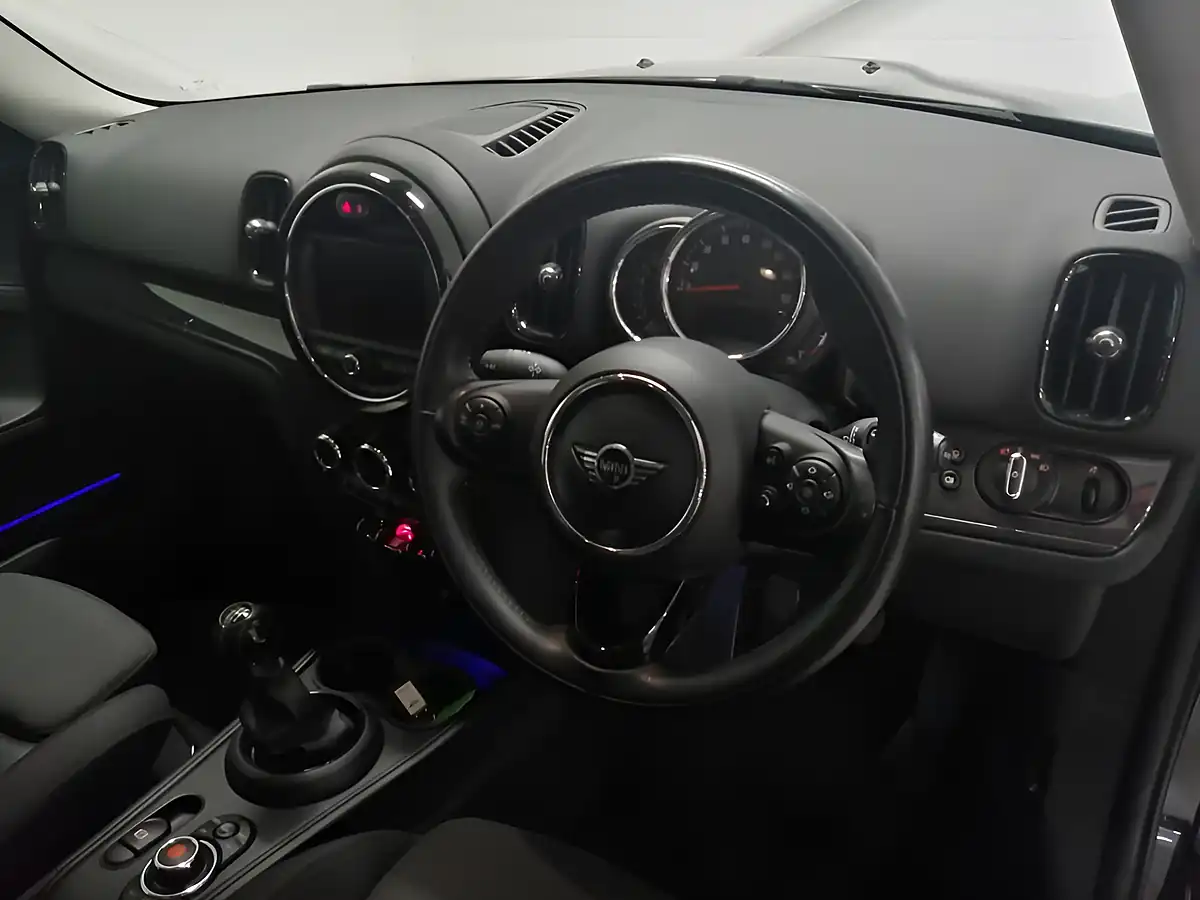 Used 2018 MINI Countryman Cooper Black - Interior and Exterior details 6