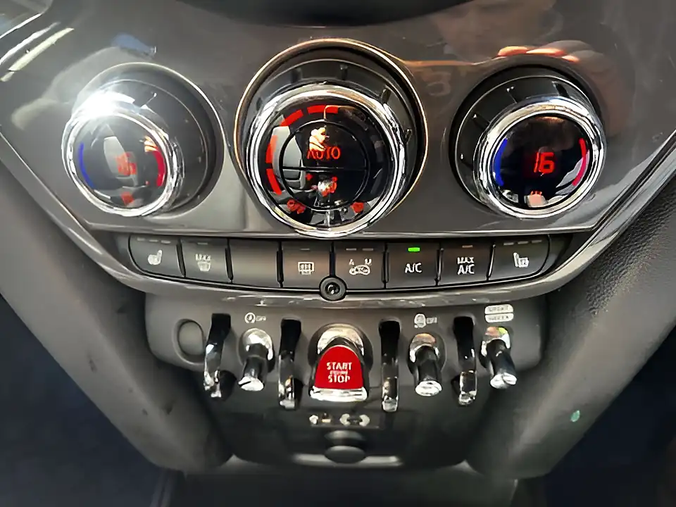 Used 2018 MINI Countryman Cooper Black - Interior and Exterior details 12