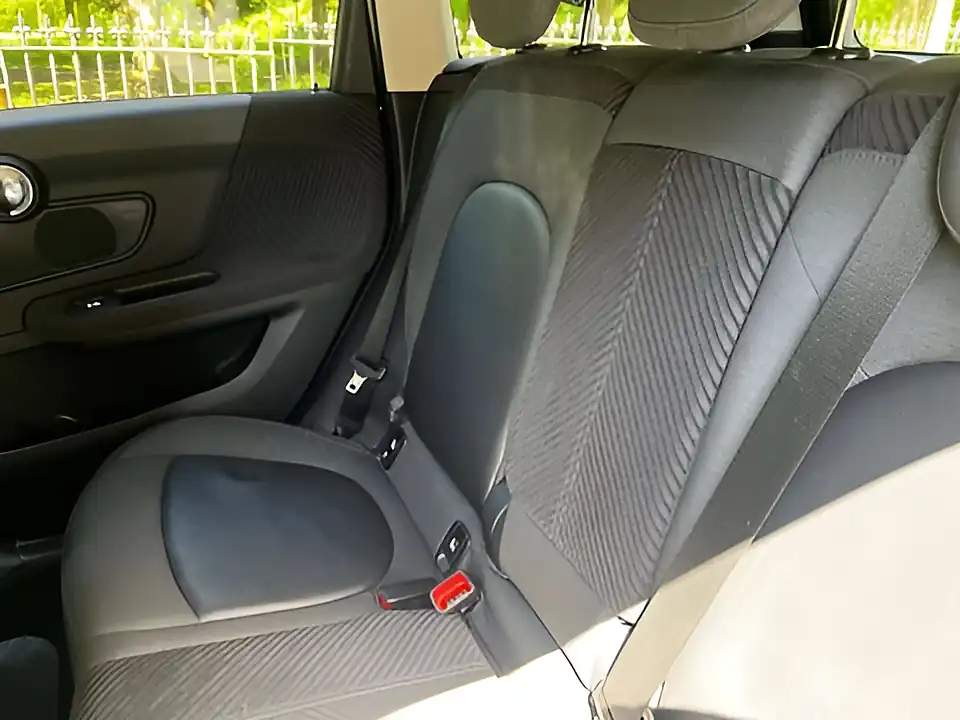 Used 2018 MINI Countryman Cooper Black - Interior and Exterior details 15