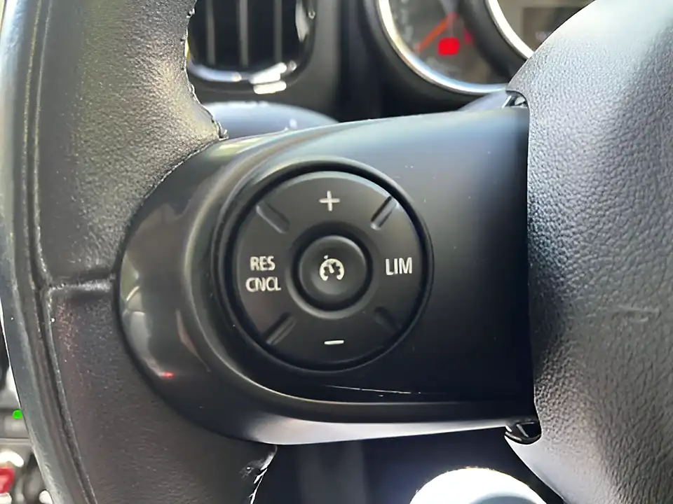 Used 2018 MINI Countryman Cooper Black - Interior and Exterior details 19