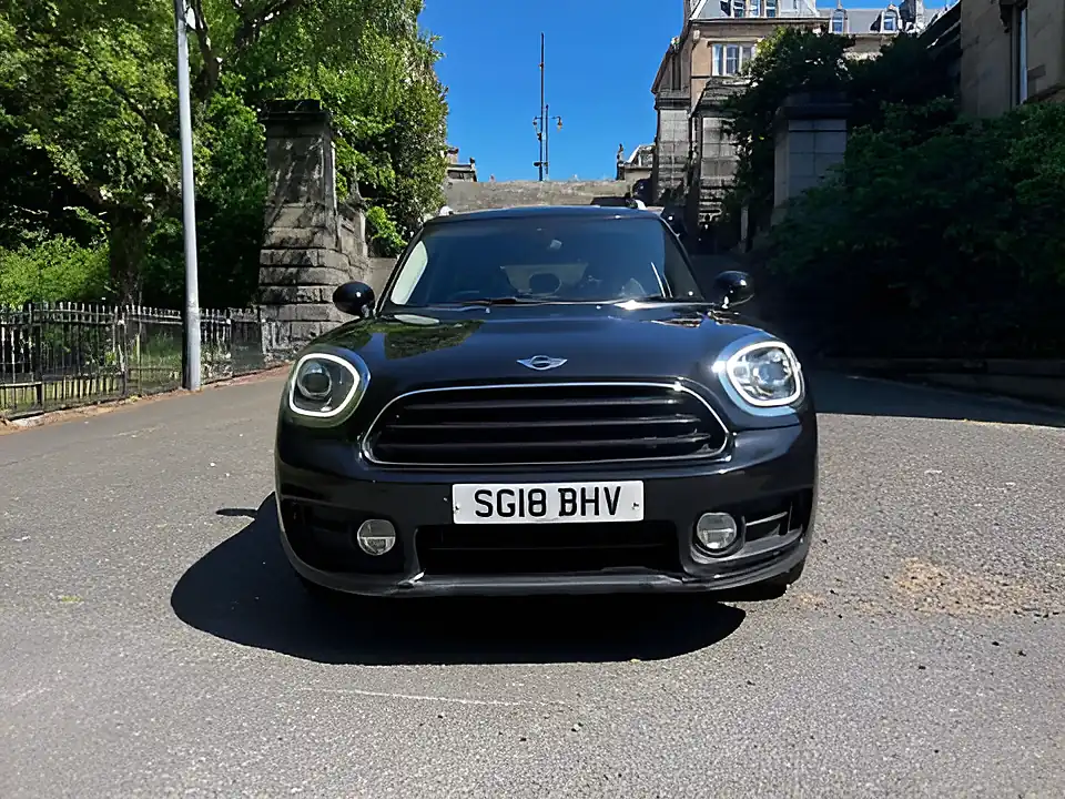 Used 2018 MINI Countryman Cooper Black - Interior and Exterior details 4