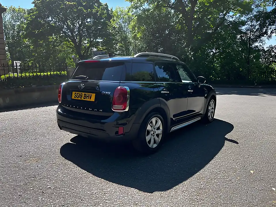 Used 2018 MINI Countryman Cooper Black - Interior and Exterior details 7