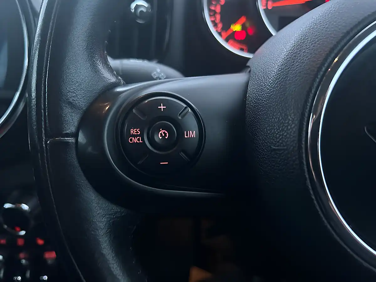 Used 2018 MINI Countryman Cooper Blue - Interior and Exterior details 17
