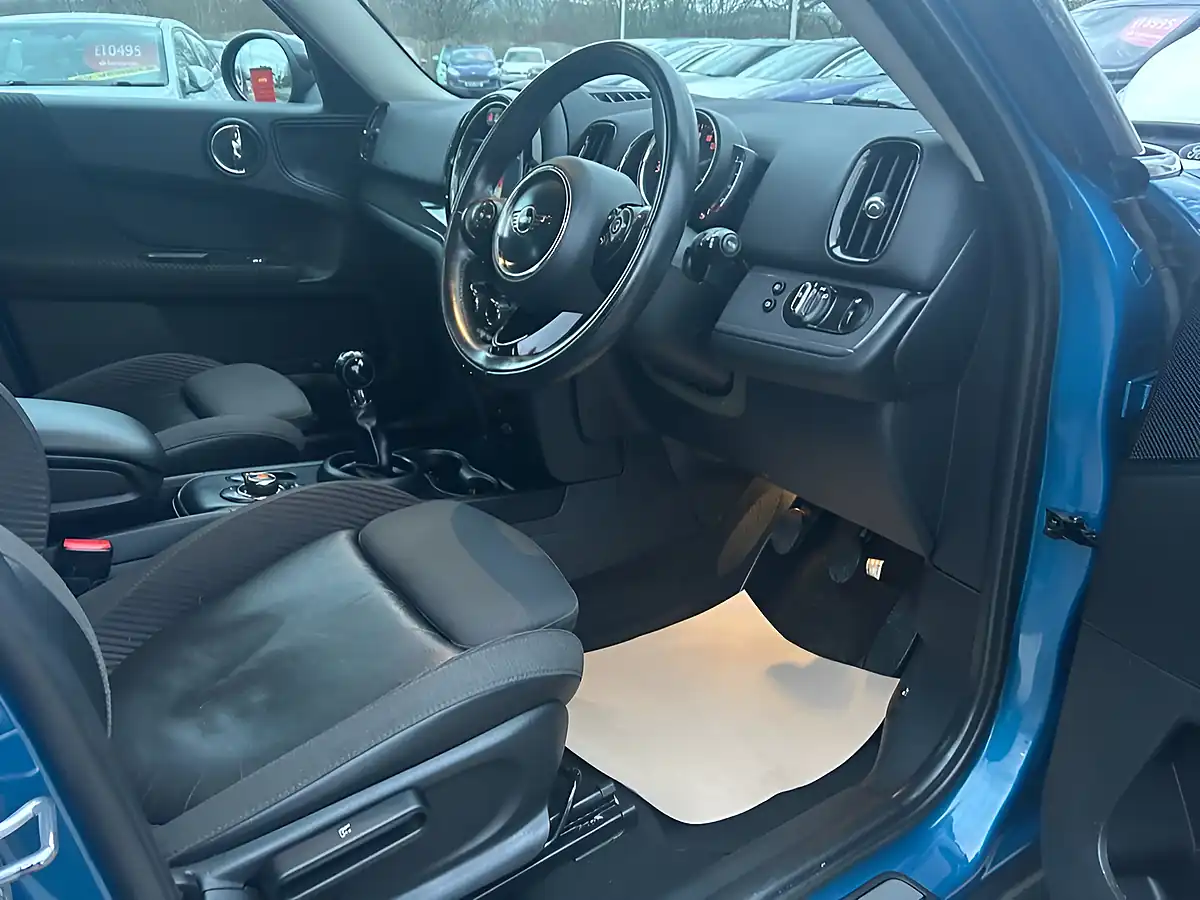 Used 2018 MINI Countryman Cooper Blue - Interior and Exterior details 4