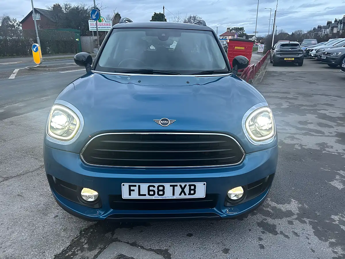 Used 2018 MINI Countryman Cooper Blue - Interior and Exterior details 9