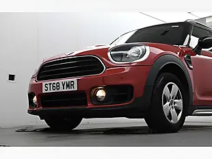 Used 2018 MINI Countryman Cooper Bright Chilli Red - Interior and Exterior details 6