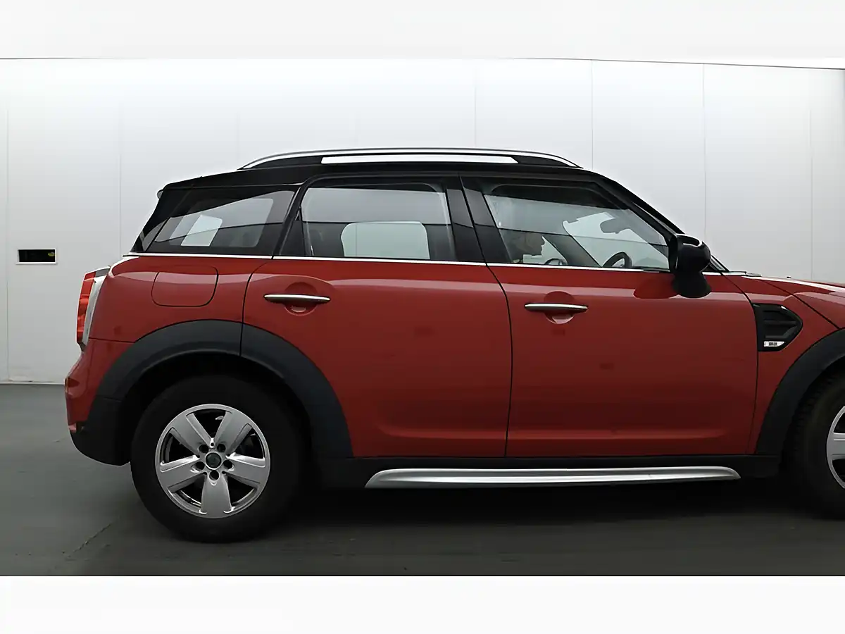 Used 2018 MINI Countryman Cooper Bright Chilli Red - Interior and Exterior details 9