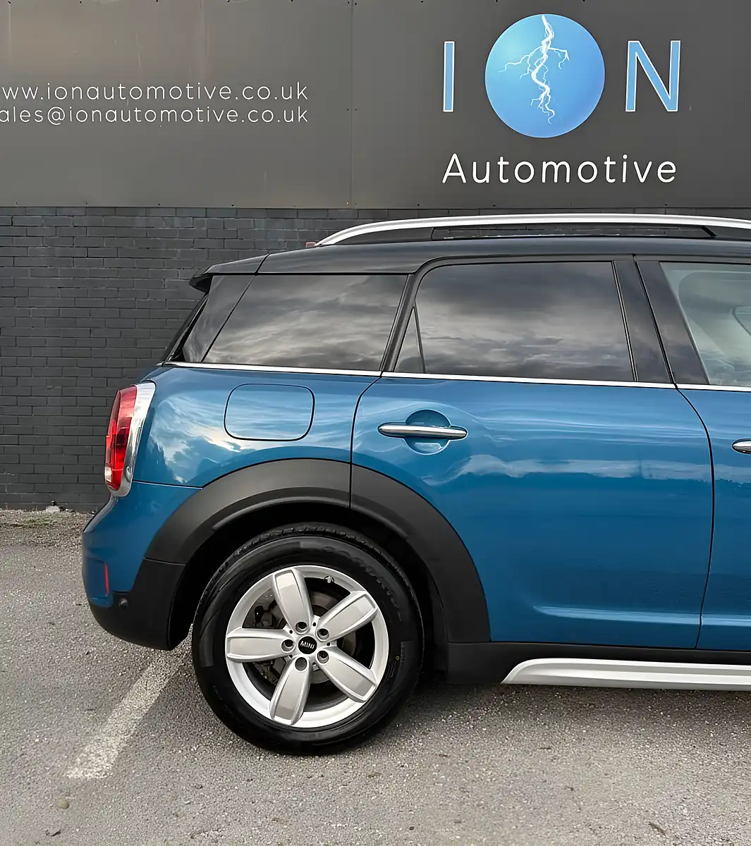 Used 2018 MINI Countryman Cooper Island Blue Met - Interior and Exterior details 10