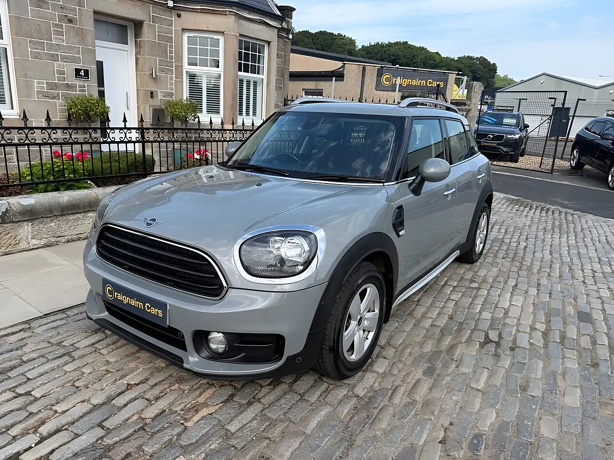 Used 2018 MINI Countryman Cooper Moonwalk Grey - Interior and Exterior details 13