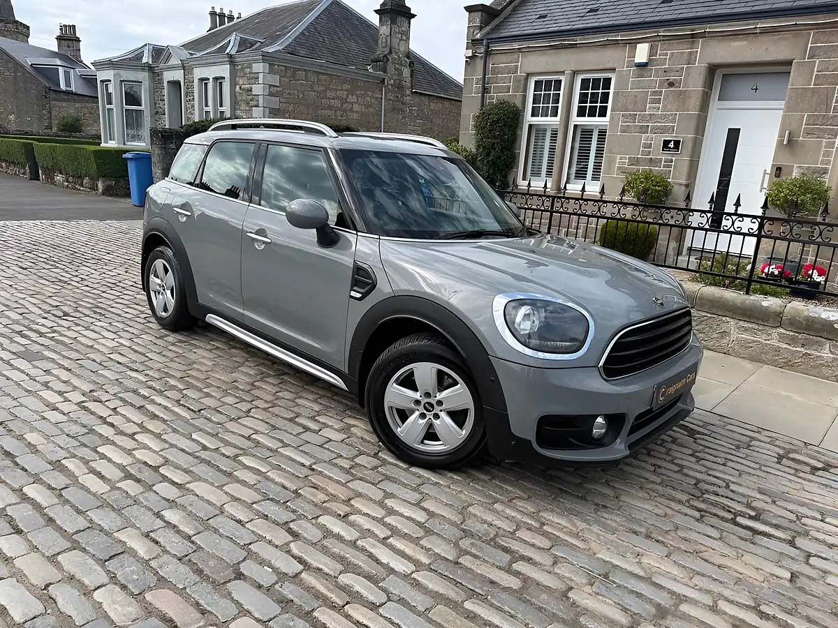 Used 2018 MINI Countryman Cooper Moonwalk Grey - Interior and Exterior details 5