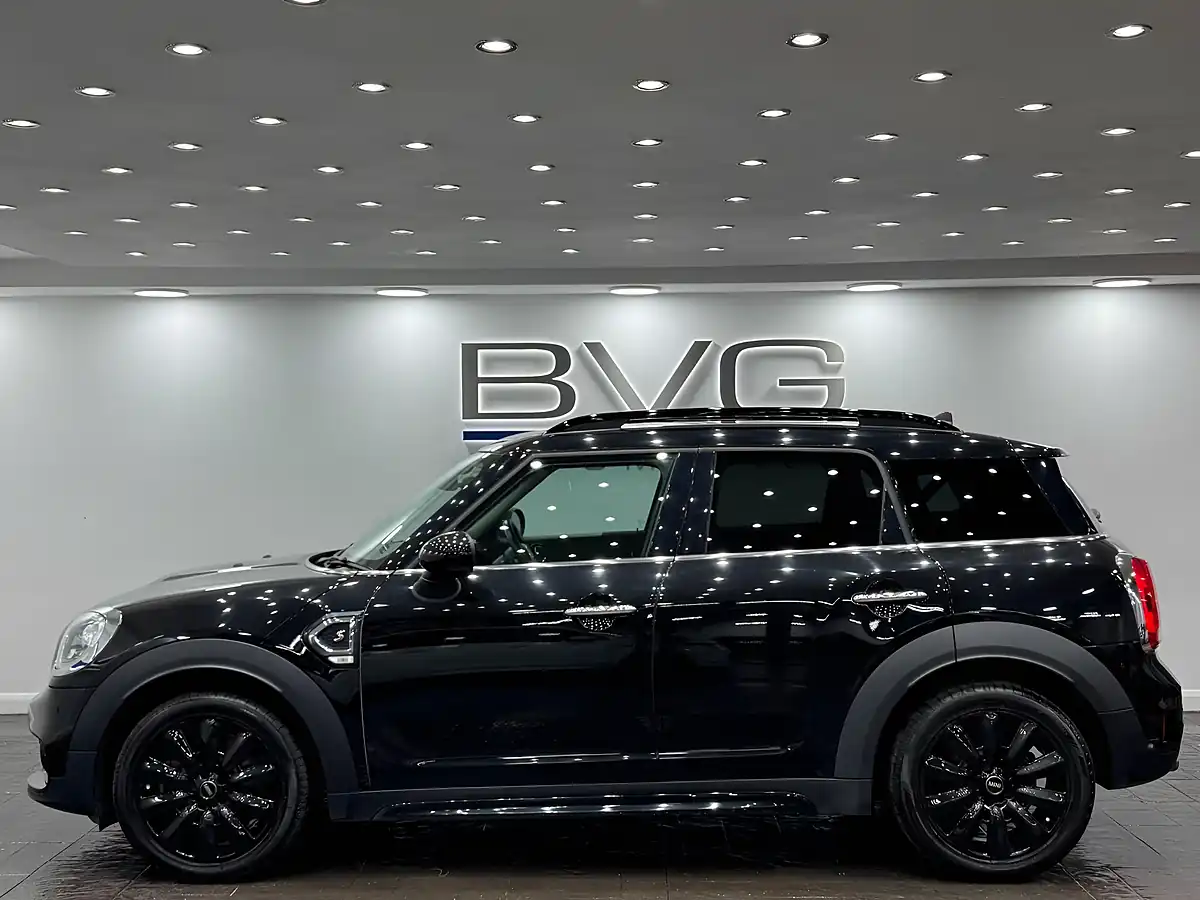Used 2018 MINI Countryman Cooper S Black - Interior and Exterior details 6