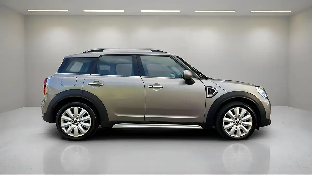 Used 2018 MINI Countryman Cooper S Silver - Interior and Exterior details 4