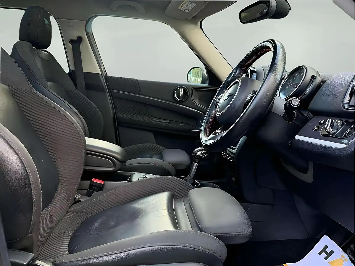 Used 2018 MINI Countryman Cooper S Silver - Interior and Exterior details 7
