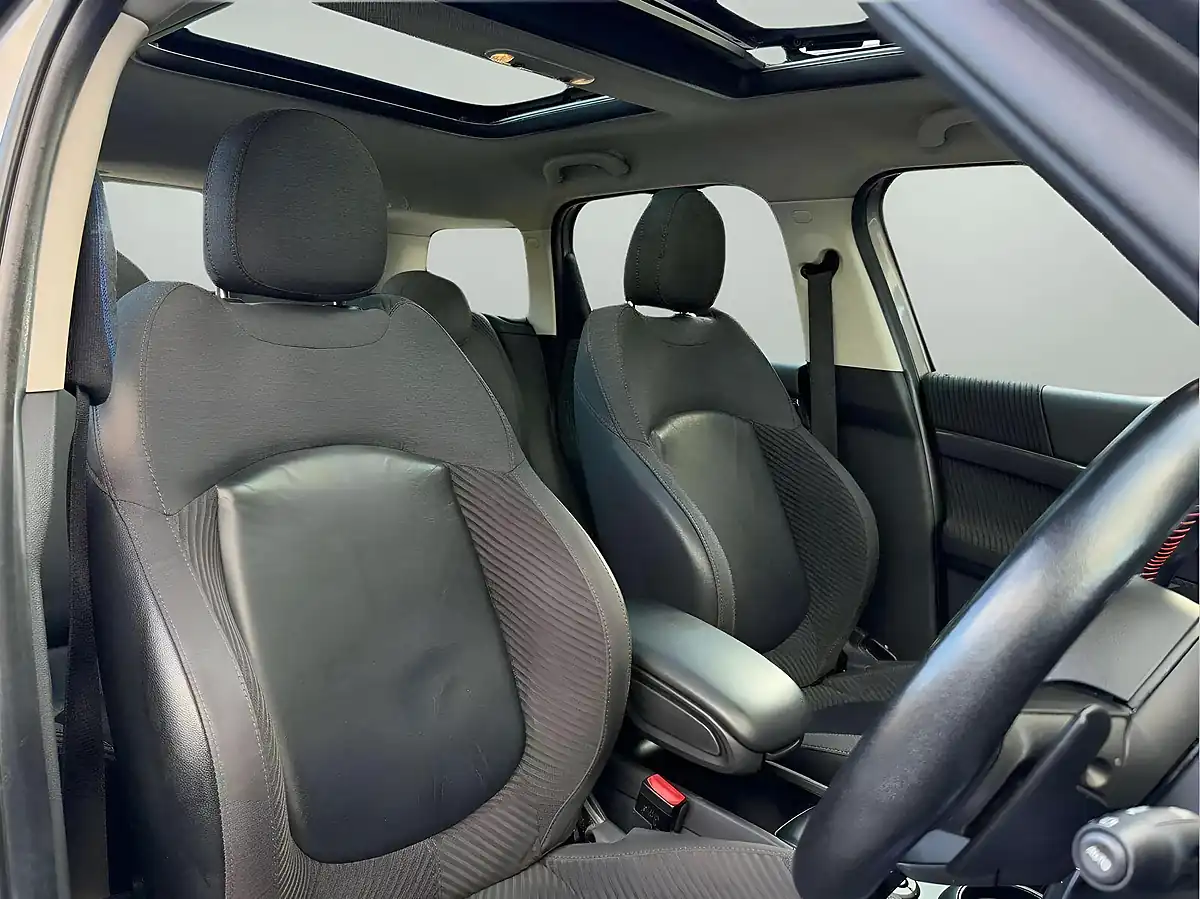 Used 2018 MINI Countryman Cooper S Silver - Interior and Exterior details 8