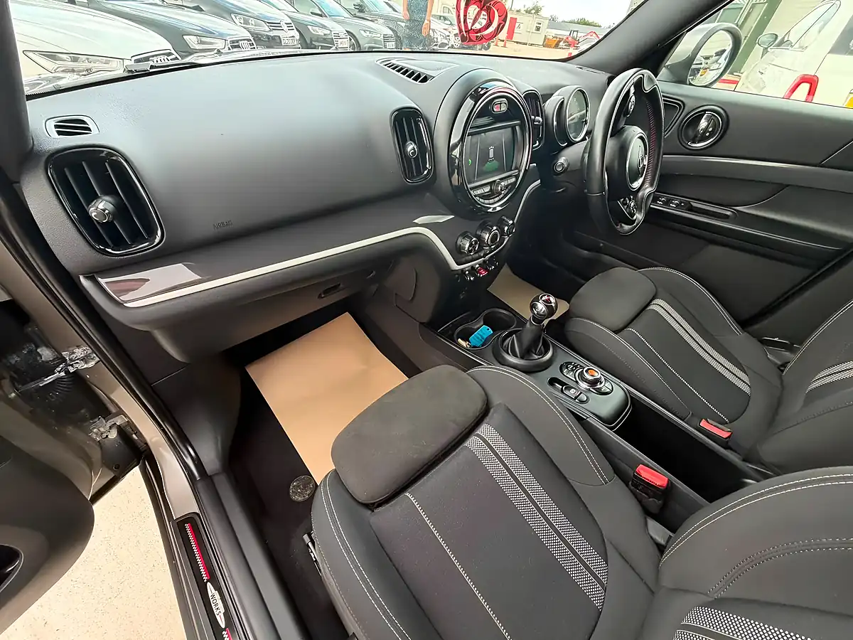 Used 2018 MINI Countryman Cooper S Sport Silver - Interior and Exterior details 13