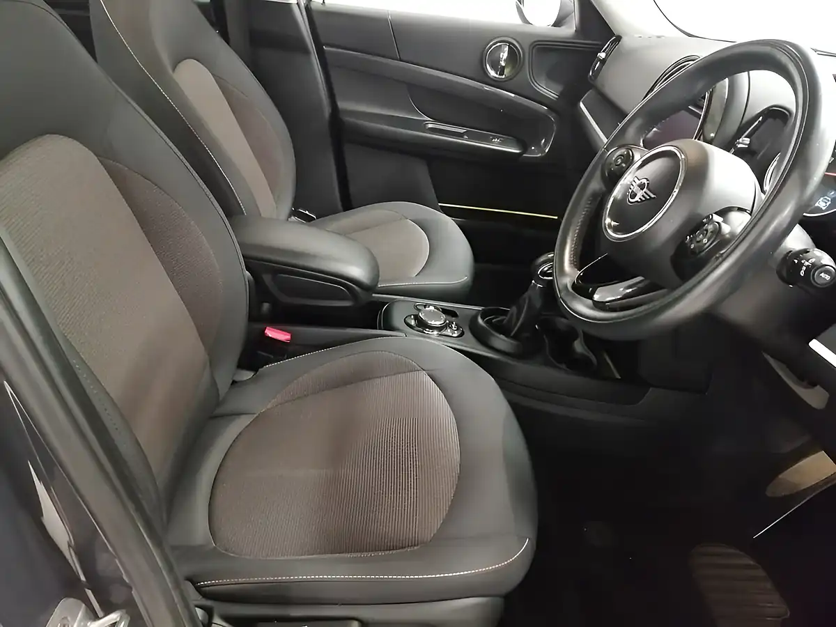 Used 2018 MINI Countryman Cooper Se Grey - Interior and Exterior details 10