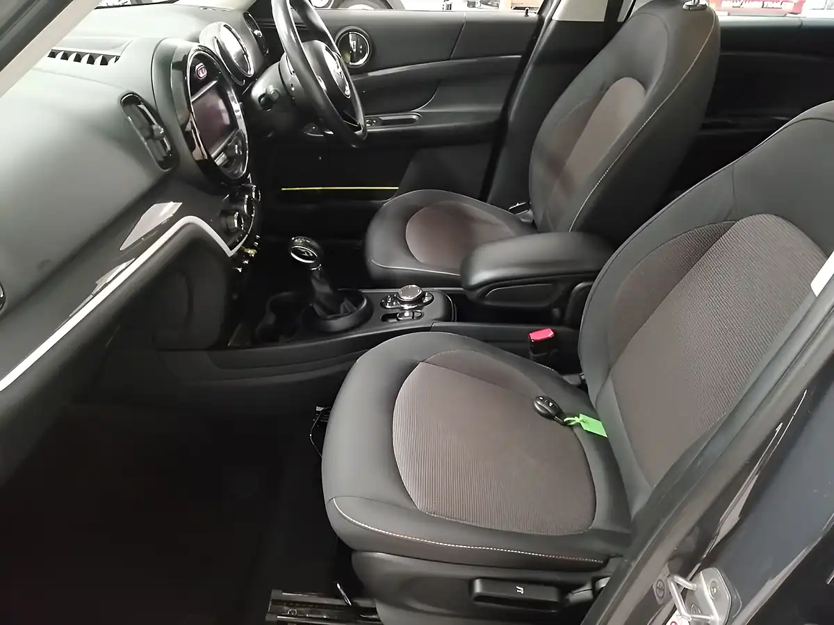 Used 2018 MINI Countryman Cooper Se Grey - Interior and Exterior details 11