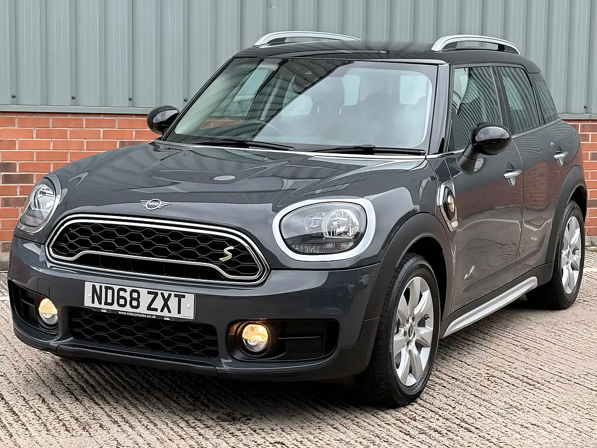 Used 2018 MINI Countryman Cooper Se Grey - Interior and Exterior details 10
