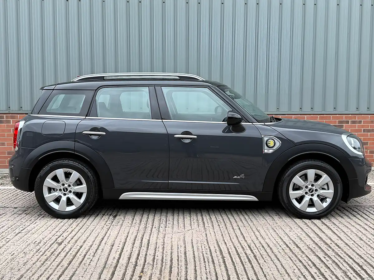 Used 2018 MINI Countryman Cooper Se Grey - Interior and Exterior details 11