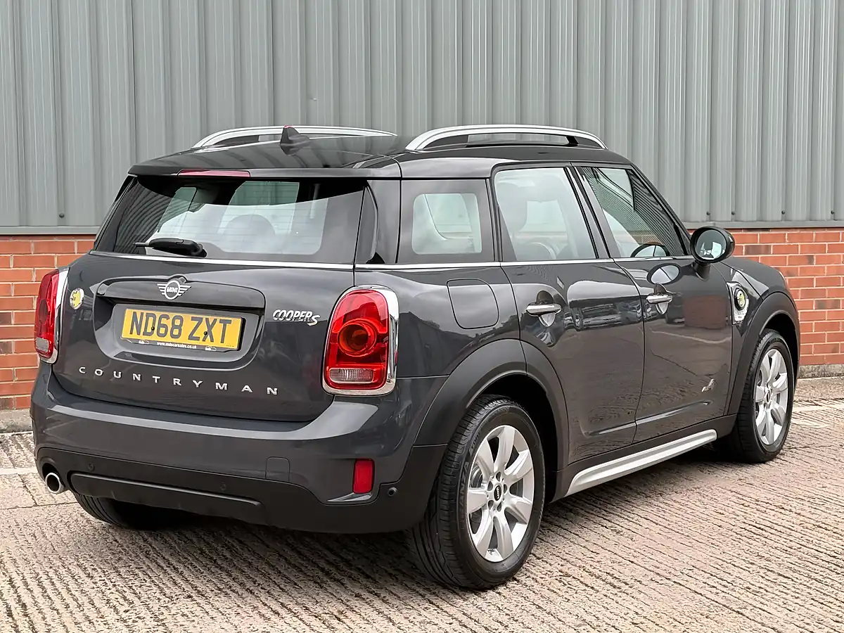 Used 2018 MINI Countryman Cooper Se Grey - Interior and Exterior details 12
