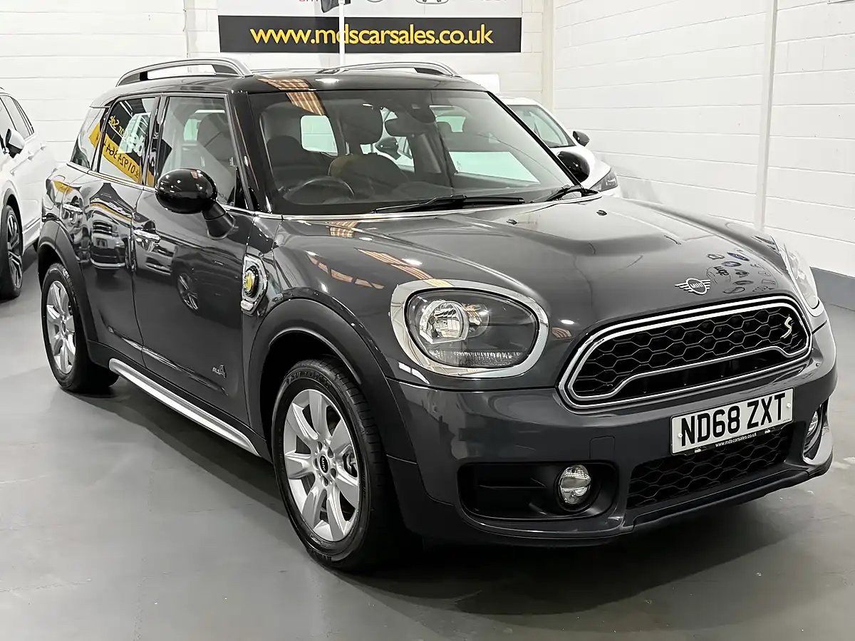 Used 2018 MINI Countryman Cooper Se Grey - Interior and Exterior details 4