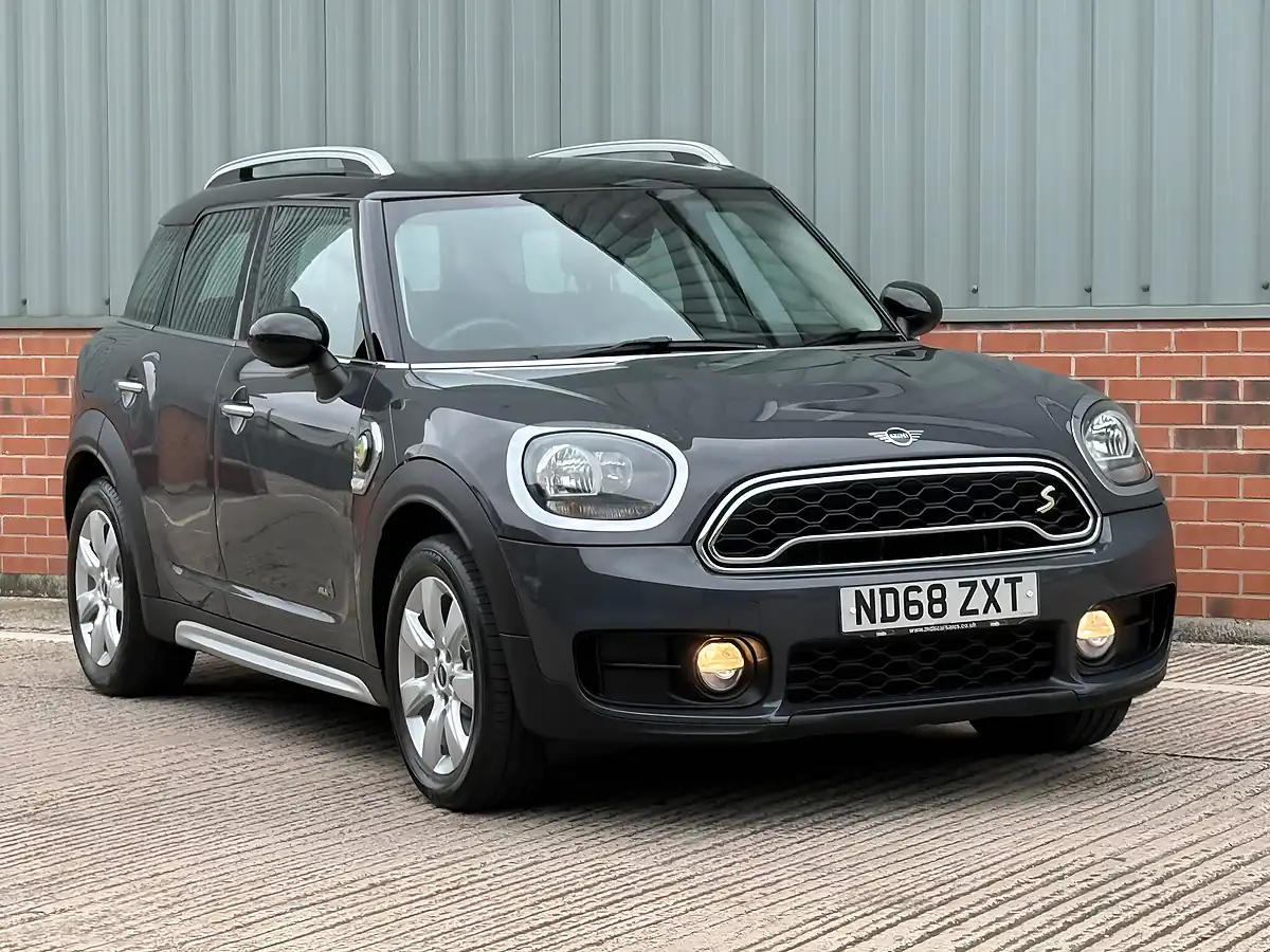 Used 2018 MINI Countryman Cooper Se Grey - Interior and Exterior details 7
