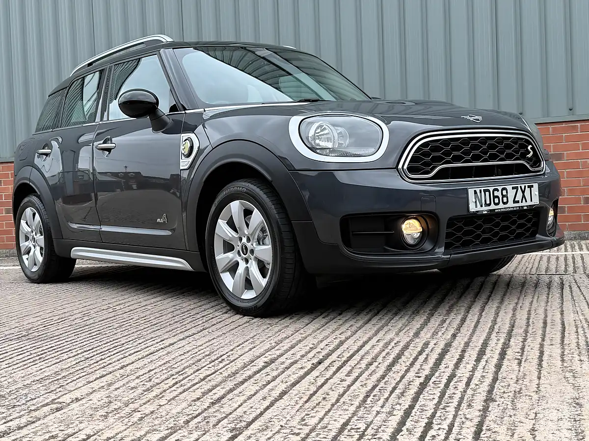 Used 2018 MINI Countryman Cooper Se Grey - Interior and Exterior details 8